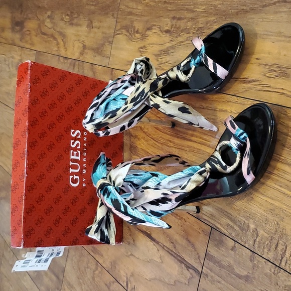 Guess Fresno Sandal Size 9 - Picture 1 of 5
